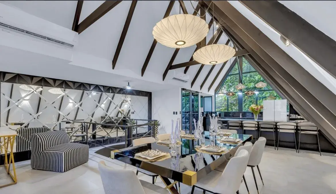 Villa Black & White luxury dining area open to kitchen