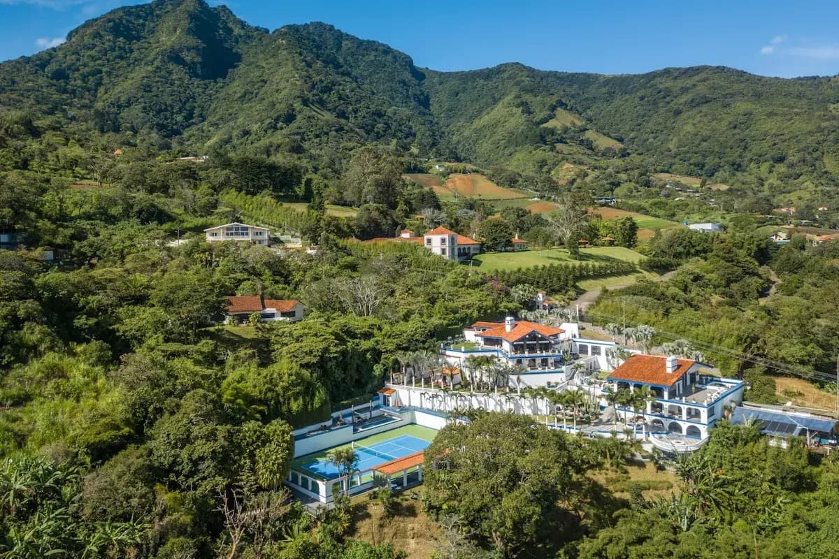 Costa Rica Family Vacation - Spacious family home with pool