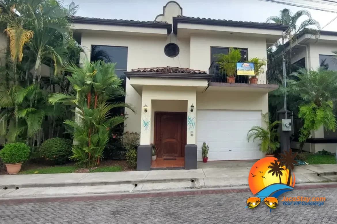 La Flor beachfront villa with direct beach access, romantic getaway in Jaco