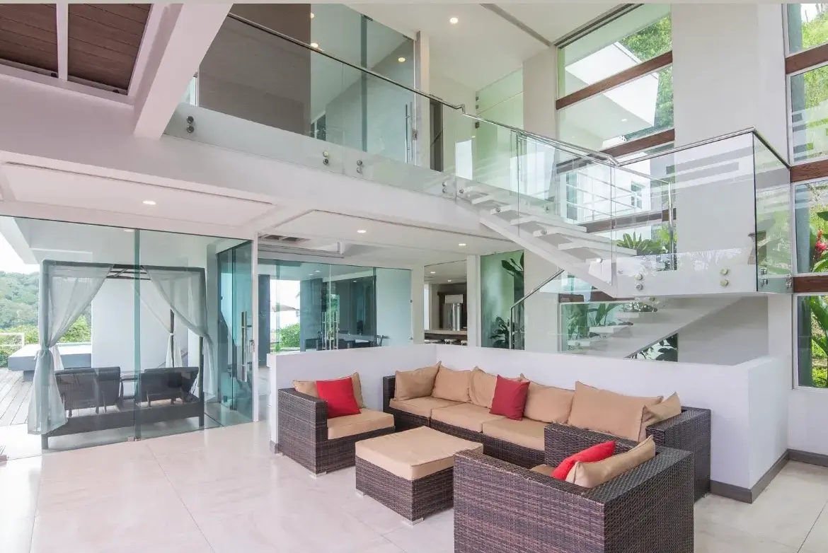 Villa Los Pajaros infinity pool with ocean and mountain views in Playa Hermosa