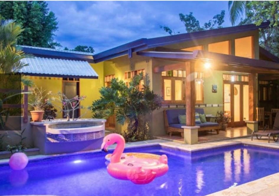 Villa Sonidos del Mar pool with ocean views in Jaco Beach