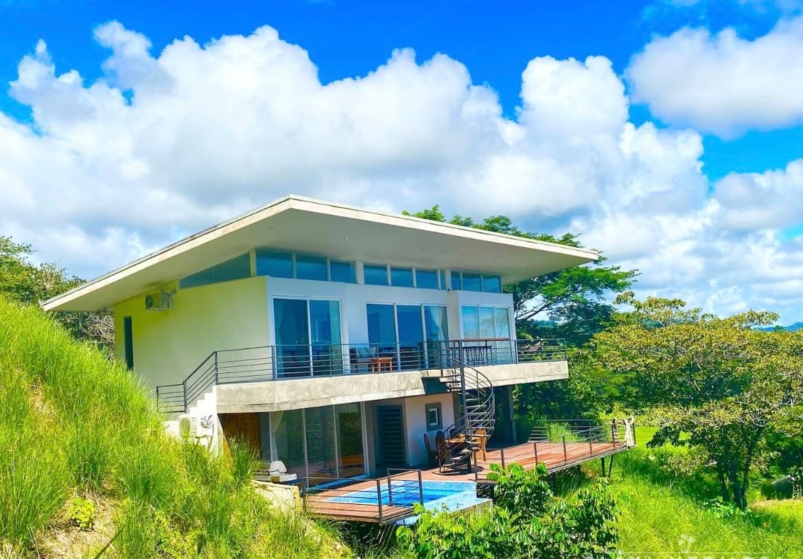 Villa Vetive pool with tropical views in Playa Hermosa